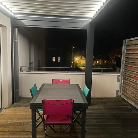 Bella Zen Et Son Garage Au Bord Du * 艾克斯莱班