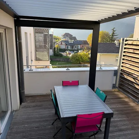 Bella Zen Et Son Garage Au Bord Du شقة