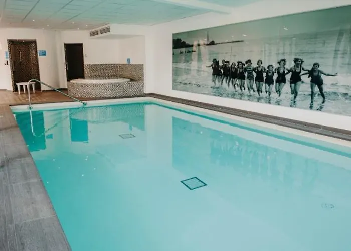 Bella Zen Et Son Garage Au Bord Du